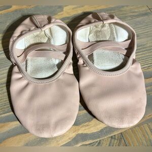 Girls ballet slippers size 1/2 L5
